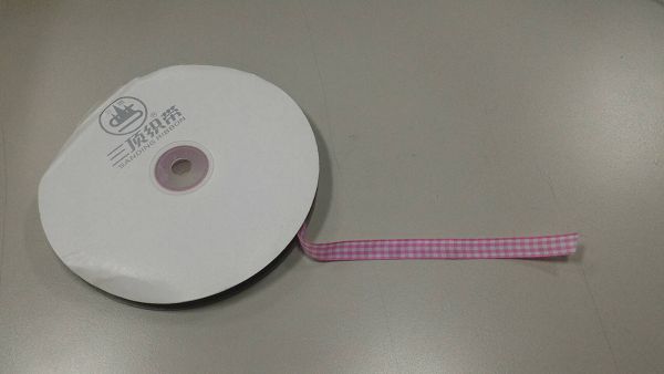 緞帶-18 粉紅格子色緞帶(寬1cm)*1卷(25碼)